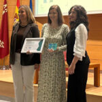 murcia Henar Jiménez, responsable de Igualdad de Integra CEE, posa en el centro de la imagen junto a la consejera de Política Social de la Región de Murcia, Conchita Ruiz, y a la directora general de Mujer y Prevención de la Violencia de Género de la Región de Murcia, Ana Belén Martínez.