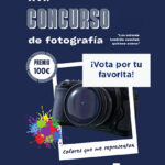 Cartel del XVII Concurso de Fotografía de Integra CEE. Una cámara fotográfica y manchas de colores ilustran el concurso, bajo el lema “Los colores también cuentan quiénes somos”. ¡Vota por tu favorita! Premio: 100 euros.